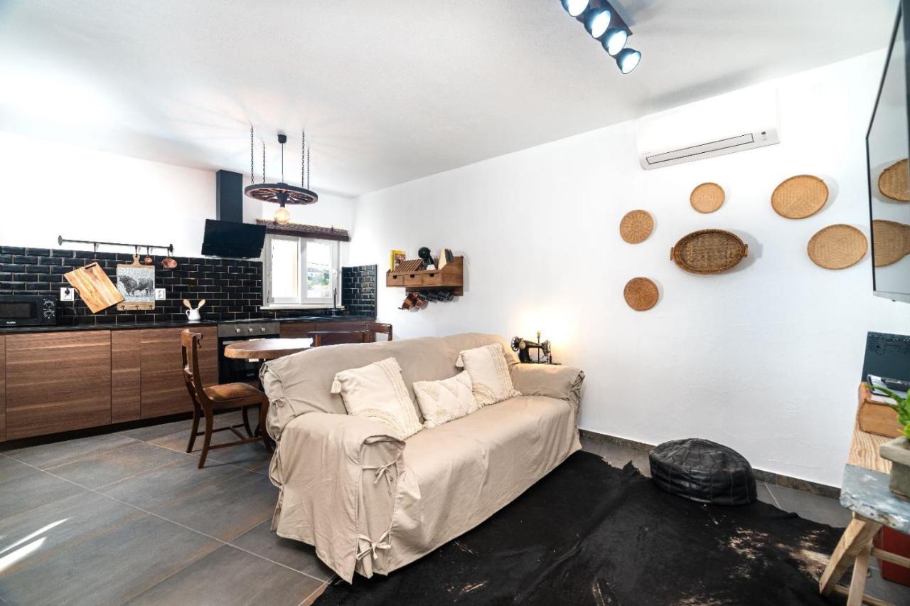 Casa Estabulo- Cozy Rustic Loft Touro Hébergement de vacances